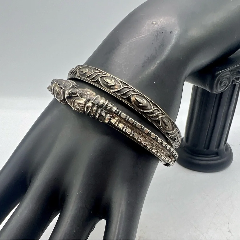 Set of 2 Vintage India silver tone tarnished bracelets unique! - Picture 7 of 9